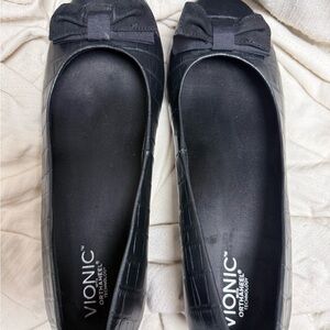 Vionic Women's Black Embossed Loafers